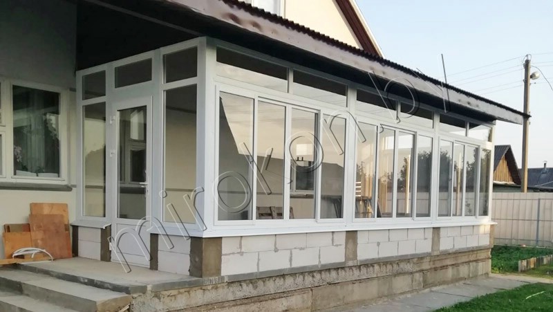 остекление террасы раздвижными окнами ПВХ